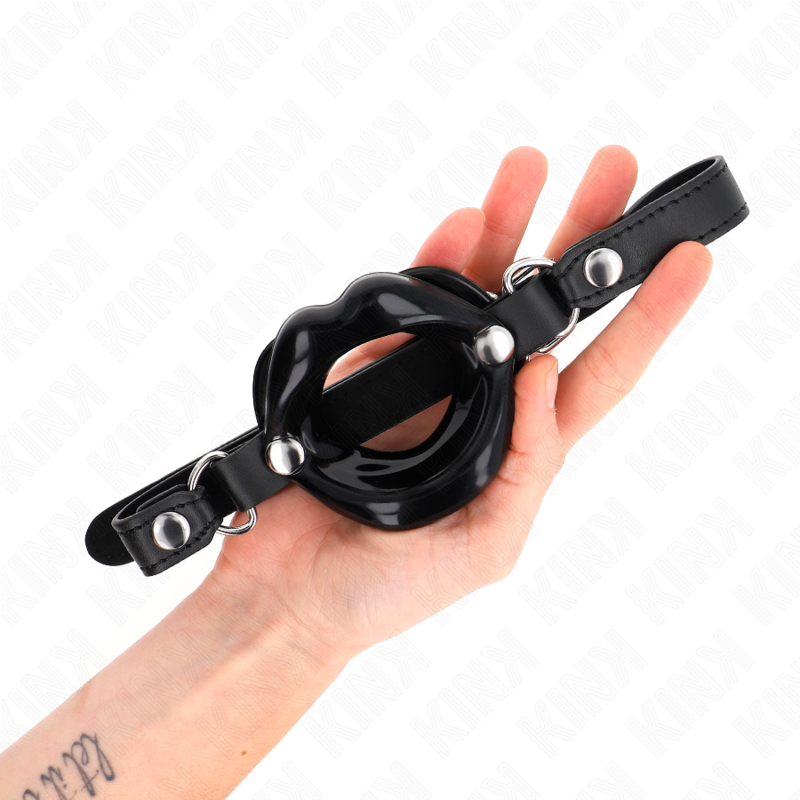 KINK - LIP 8 CM GAG WITH BLACK LEATHERETTE STRAP 63 x 2 CM ADJUSTABLE 39-58 CM - Imagem de 2