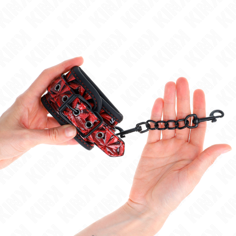 KINK - DIAMOND PATTERN WRIST RESTRAINTS DARK RED ADJUSTABLE 17-26 CM X 5.5 CM - Imagem de 3