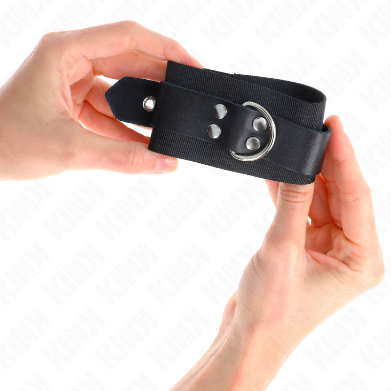 KINK - NYLON WRIST RESTRAINTS BLACK WITH LEATHER BELT BLACK ADJUSTABLE 19-29 CM X 5.1 CM - Imagem de 3