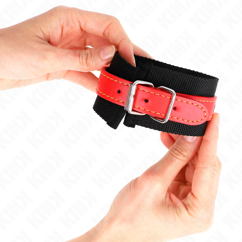 KINK - NYLON WRIST RESTRAINTS BLACK WITH LEATHERETTE RED ADJUSTABLE 19-24 CM X 5.5 CM - Imagem de 3
