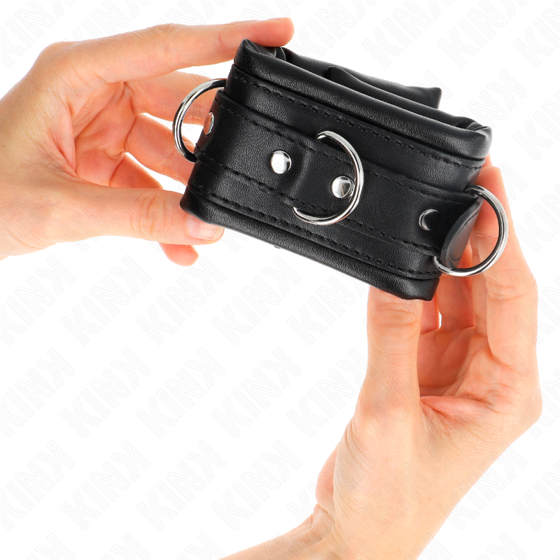 KINK - HEAVY WRIST RESTRAINTS WITH BLACK FUR LINED ADJUSTABLE 20-30 CM X 6 CM - Imagem de 3