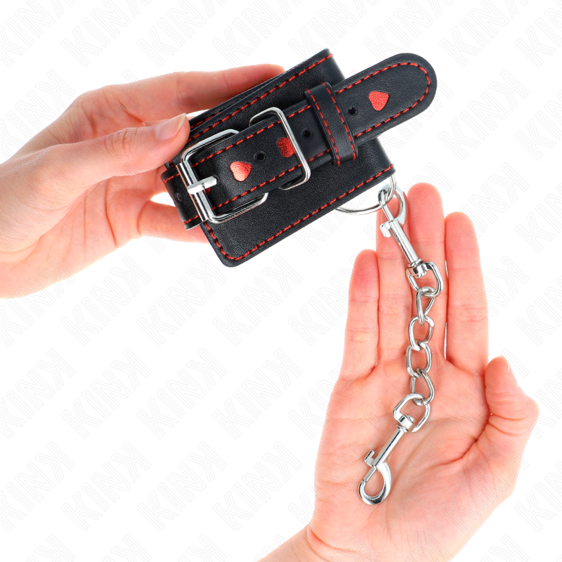 KINK - BLACK WRIST RESTRAINTS WITH RED HEART INLAY ADJUSTABLE 21-28 CM X 5.5 CM - Imagem de 3