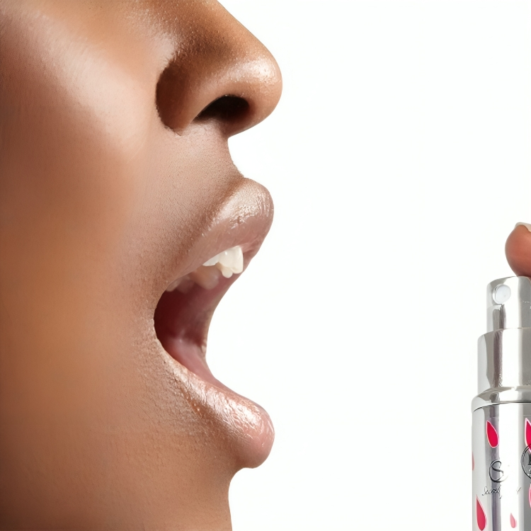 SECRETPLAY - SOUR STRAWBERRY ORAL SEX SPRAY - Imagem de 3