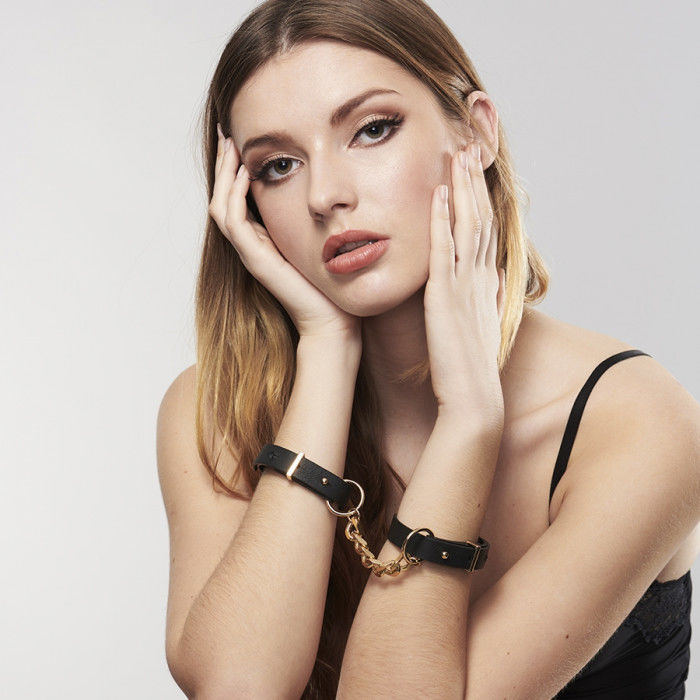 BIJOUX - INDISCRETS MAZE HANDCUFFS BLACK BRACELETS - Imagem de 3