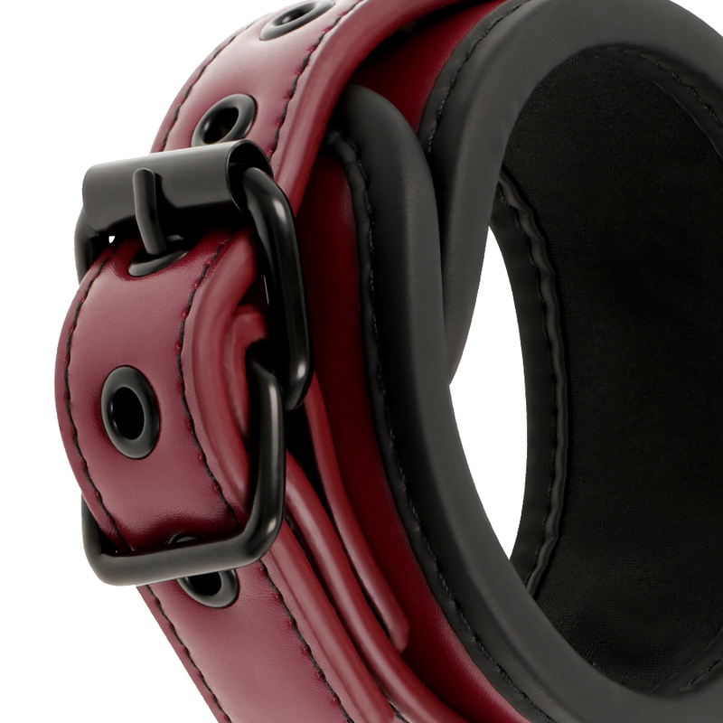 FETISH SUBMISSIVE DARK ROOM - VEGAN LEATHER HANDCUFFS WITH NEOPRENE LINING - Imagem de 5